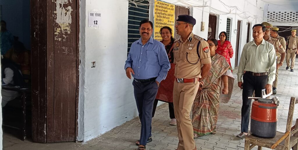 UPPSC प्रारंभिक परीक्षा शांतिपूर्ण संपन्न, डीएम-एसपी ने परीक्षा केंद्रों का किया निरीक्षण